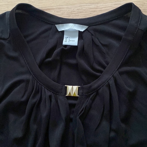 H&M sleeveless Top with gold buckle Sz L - Picture 6 of 7